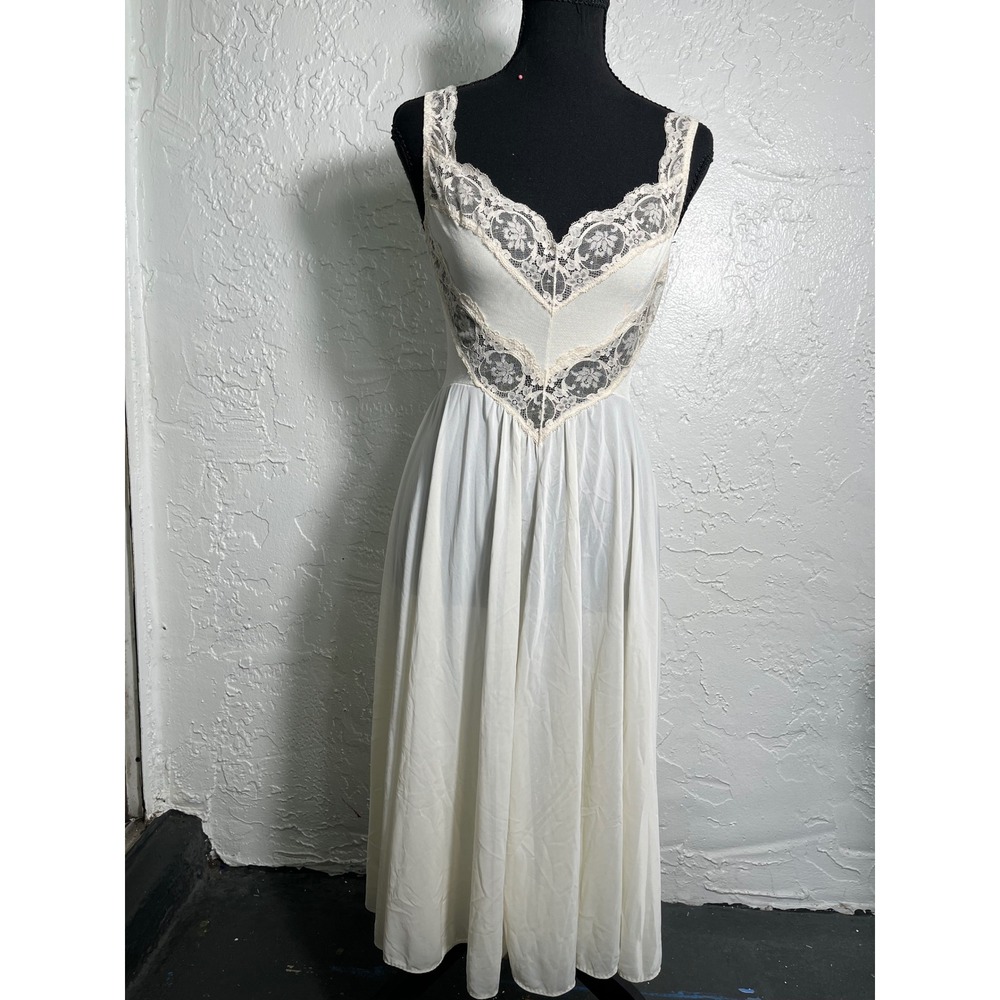 Vintage Olga Body Silk 9195 Ivory Lace Maxi Nightgown Slip Dress M USA